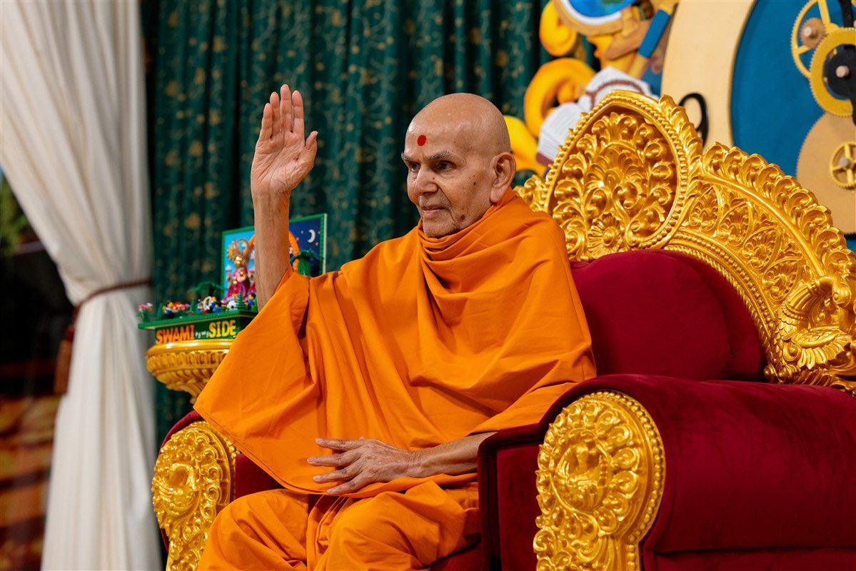 sandeepti009's tweet photo. Satyameva Jayate ! Truth always wins !
To all naysayers and especially many  Indians or people of Indian origin, who went overboard without understanding or doing proper research, in criticising a pious and holy sect and a divine Sadguru  saint  like  HH Parampujya Mahant swamiji ! Am sure beloved Parampujya HH Mahantswamiji has already forgiven and blessed everyone including the non believers !! 

“Bien Venue seigneur Swaminarayan “. 

🙏❤️￼ Jai Swaminarayan !🇮🇳 🇫🇷👍👍🙏