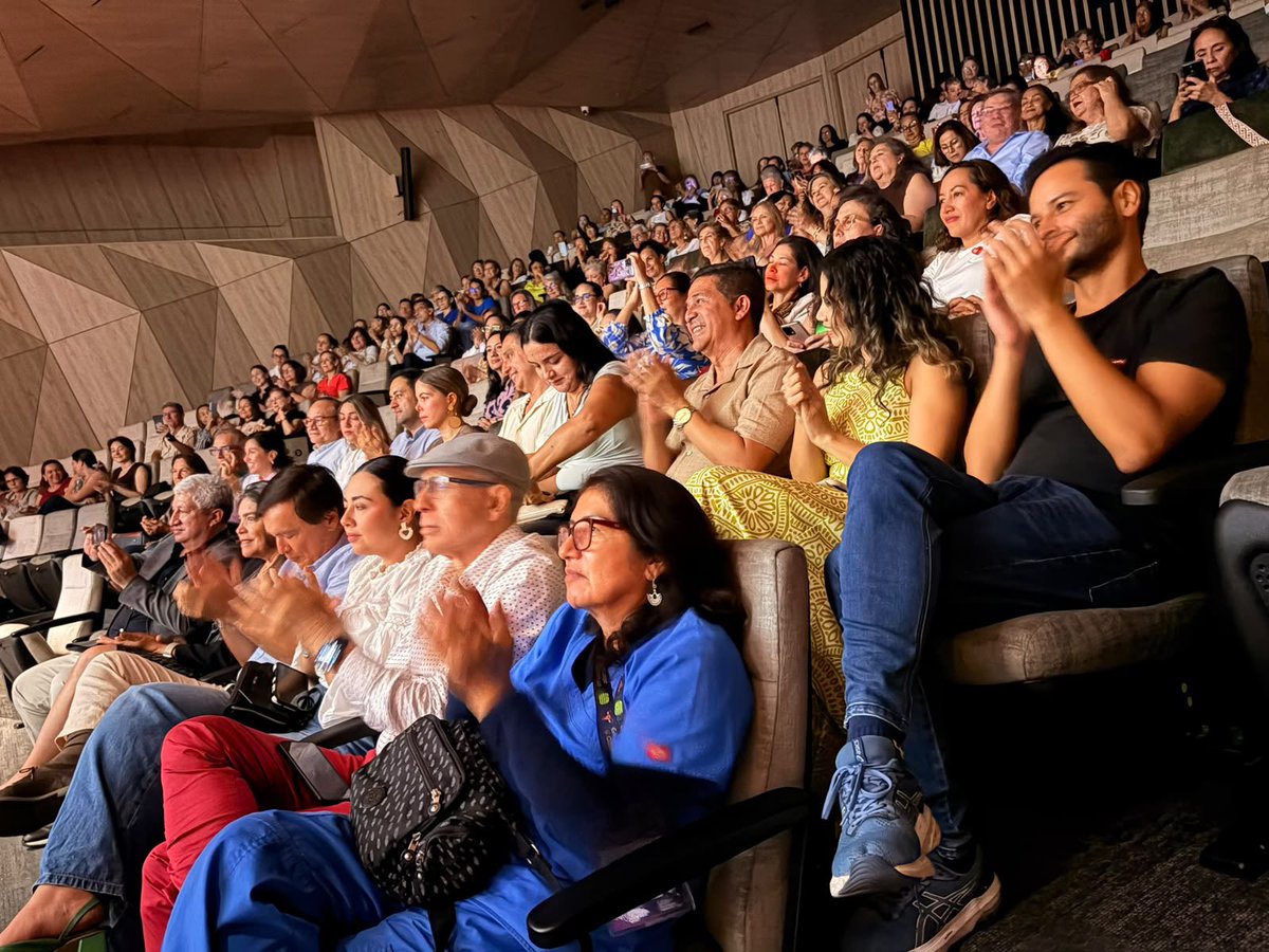 UIS's tweet photo. 🎶 Como parte del Encuentro de Egresados de la Facultad de Salud 2026, la velada tiene un espacio especial: la Tertulia musical “Entre versos y saberes”, protagonizada por el Dr. Fernando Meneses Romero, médico, especialista en Ginecobstetricia y músico colombiano.
Con su voz, sus composiciones y las historias que han acompañado su trayectoria, el Dr. Meneses Romero invitará a los asistentes a disfrutar de un encuentro en el que la medicina, la música y las experiencias de vida se entrelazan.
Una oportunidad para reencontrarse con la sensibilidad, el talento y las historias que también hacen parte de nuestra comunidad de egresados. 💚💙🎵
