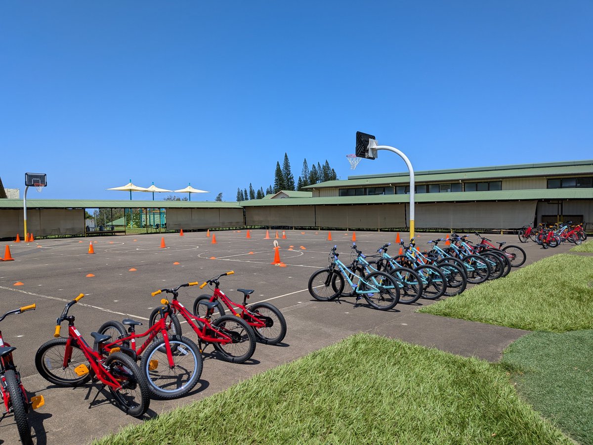 joe_ironman's tweet photo. Scruffy sending me off to Day 2 PATH Bike Education at Kohala Elementary School and reminding me to stretch after 4th keiki chased me all morning...
#PATHHAWAII
#hawaii #bigisland
#xoskinusa
#hawaiiultra #teamfireball https://t.co/zgf73LGcPJ