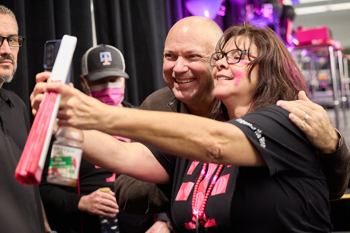JonFreier's tweet photo. Visited our Customer Experience Center in Albuquerque today!! This crew is loud, proud and knows how to SHOW UP for each other and our customers. 

Incredible Magenta spirit and energy!! ABQ, you're a whole vibe. https://t.co/CDAZEsNMEE