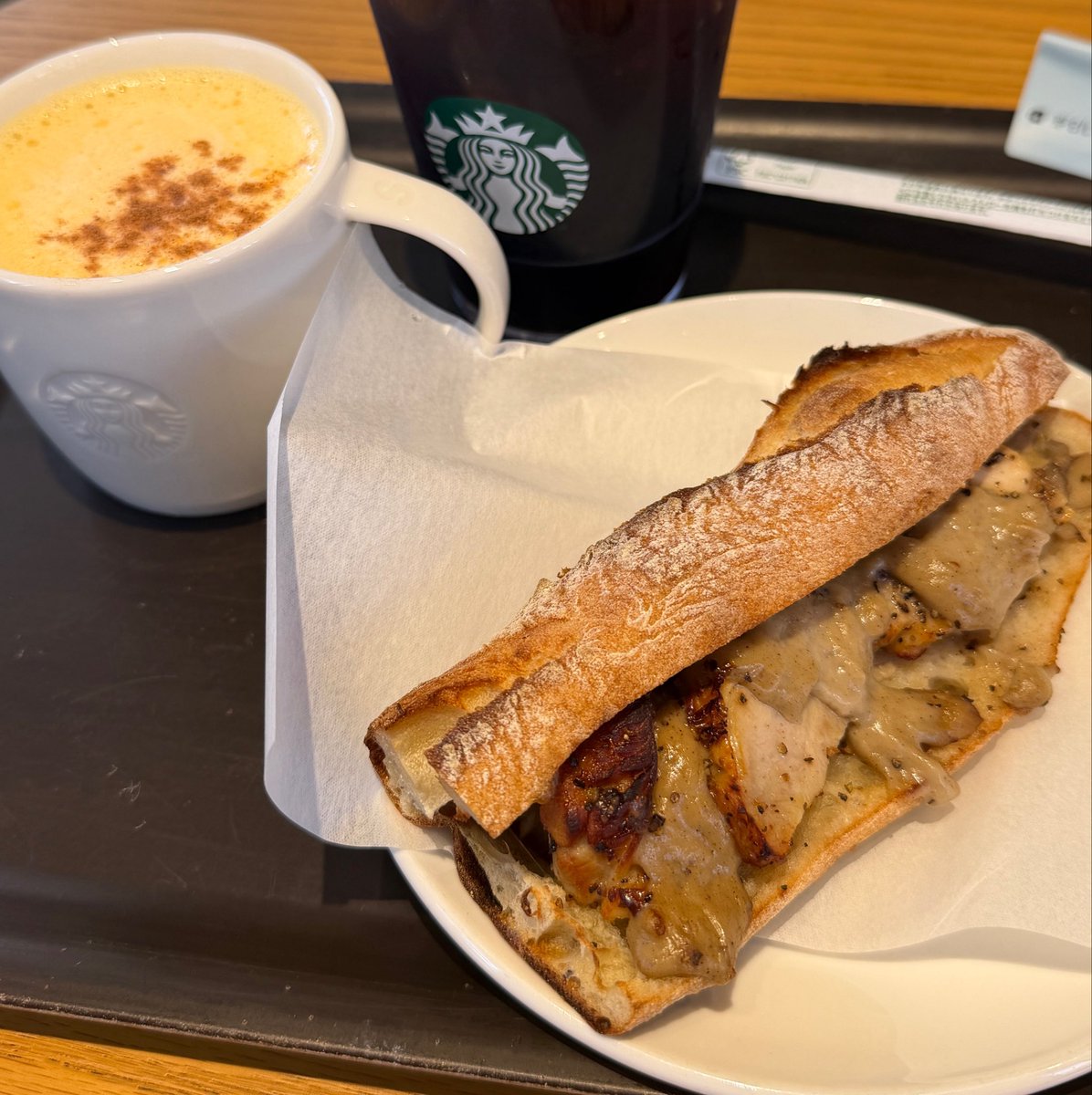 mkmn0830's tweet photo. 考えるのダルくなって秋スタバセット🍂
どっちも普通やった https://t.co/HSgGaigPhL