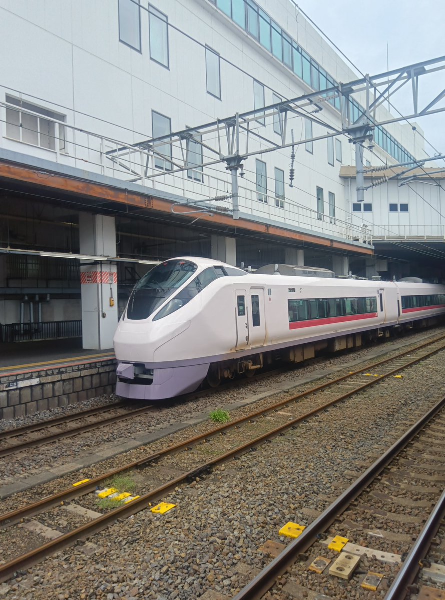 marumaruhato's tweet photo. カッコいい電車で帰ろう https://t.co/2olcDM64MW