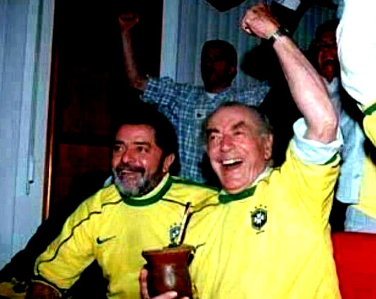1cesgusto's tweet photo. Ele merecia ver isso. 

Viva Lula! Viva Brizola! https://t.co/UUBoZhCtu0