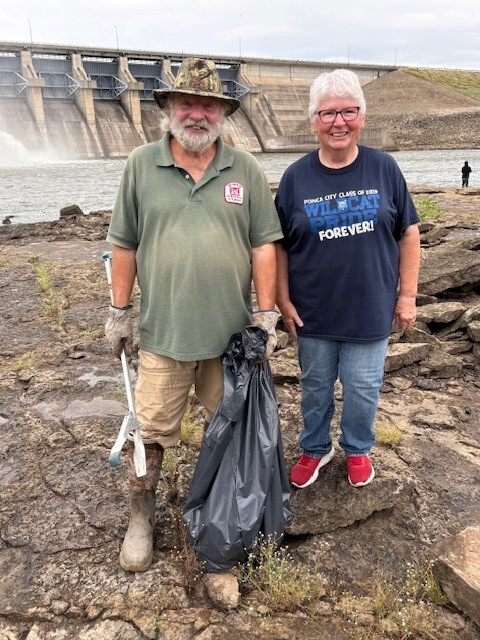 usacetulsa's tweet photo. Kaw Lake staff and volunteers marked #NationalPublicLandsDay by removing trash and debris at Fisherman’s Bend, McFadden Cove and McFadden Day Use. 

Thank you for helping keep our public lands clean for everyone to enjoy! #USACE https://t.co/dZ5ZEZjP6D