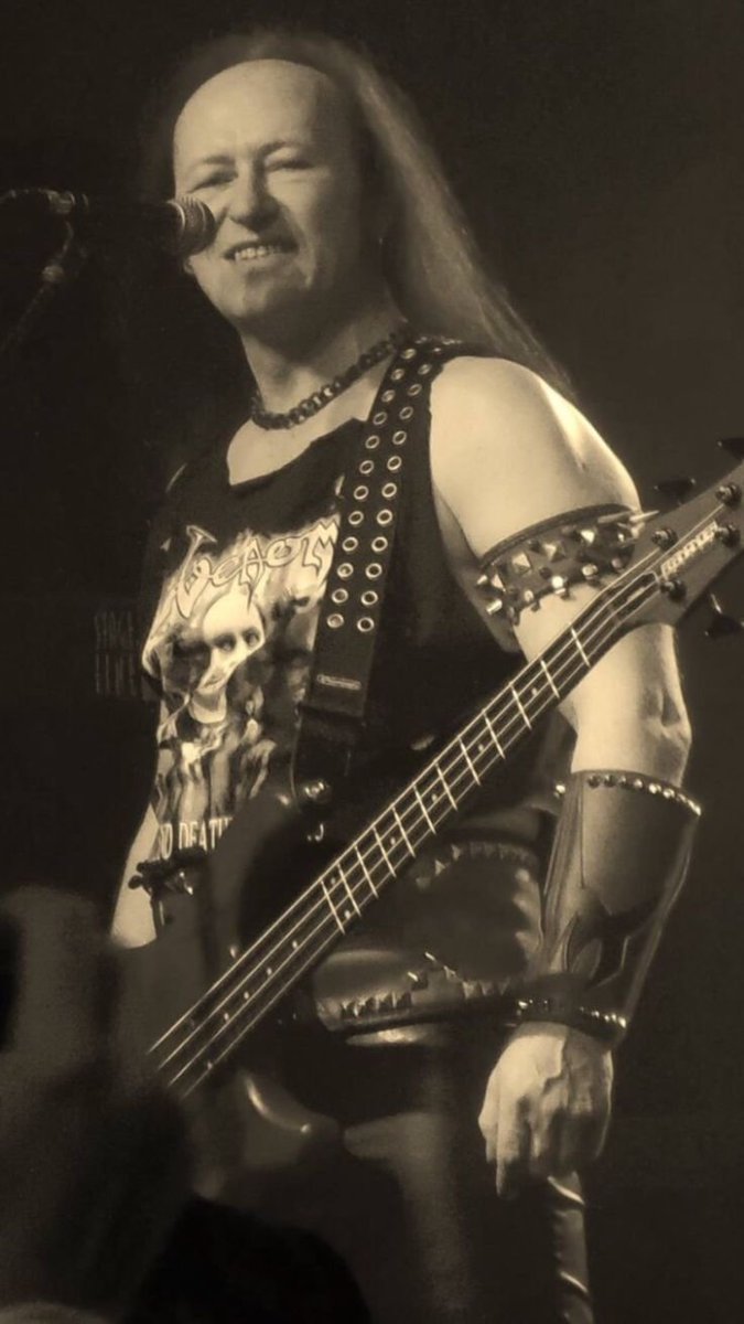 nano_bananoh's tweet photo. Conrad Lant, que descanse em paz. O seu legado seguirá vivo e deixará saudades. RIP Cronos. 🔥🤘🏼🖤🏴#Venom #Cronos #BlackMetal https://t.co/ayCAdhl5ft