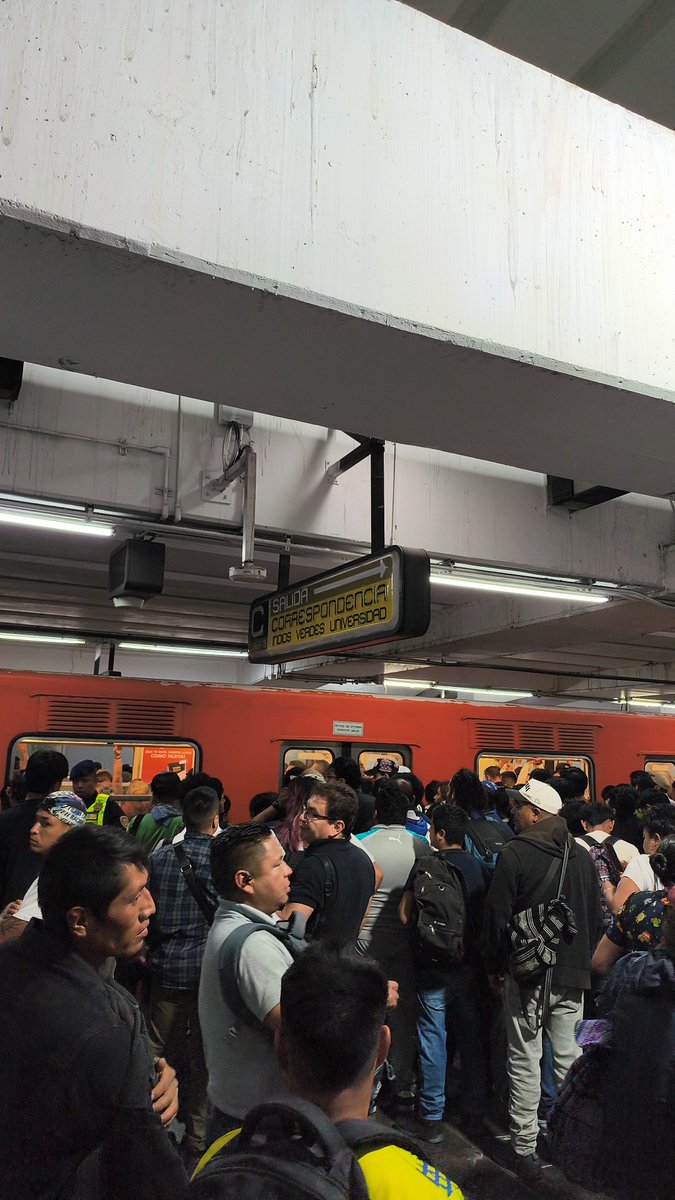 MetroVerdad's tweet photo. Retrasos en diferentes #Lineas del #Metro de la Ciudad de México 😱 🕒 🚆 

Lineas 7, 9, A y B, presentan alta afluencia
.
#CDMX #Movilidad #MovilidadCDMX #People #mexico #magico #tbt #precaucion #viaje #verdad #s #Viral https://t.co/fpkm1yFSUZ