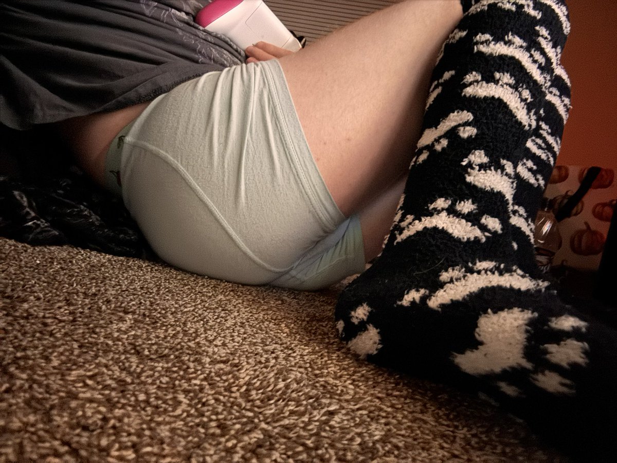 PuppyBoy_exe's tweet photo. :3 just a Puppyboy in some thigh highs 🥰🐶 https://t.co/1qLkA2Vbny