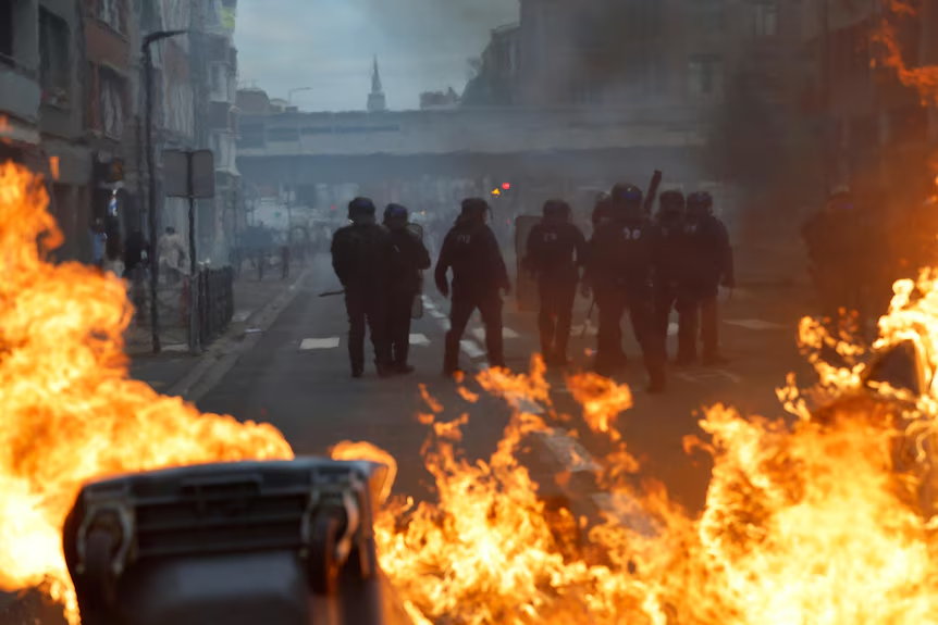 ParrotCapital's tweet photo. Macron's France is a literal hellscape of unending fire. https://t.co/ONnTnyz1CM
