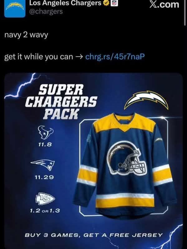 Redeyez310's tweet photo. Season tickets holders get a pair of towels while the 3 game package folks get a fire 🔥 jersey. The disrespect 😆😆 https://t.co/whLmR7AQQ8