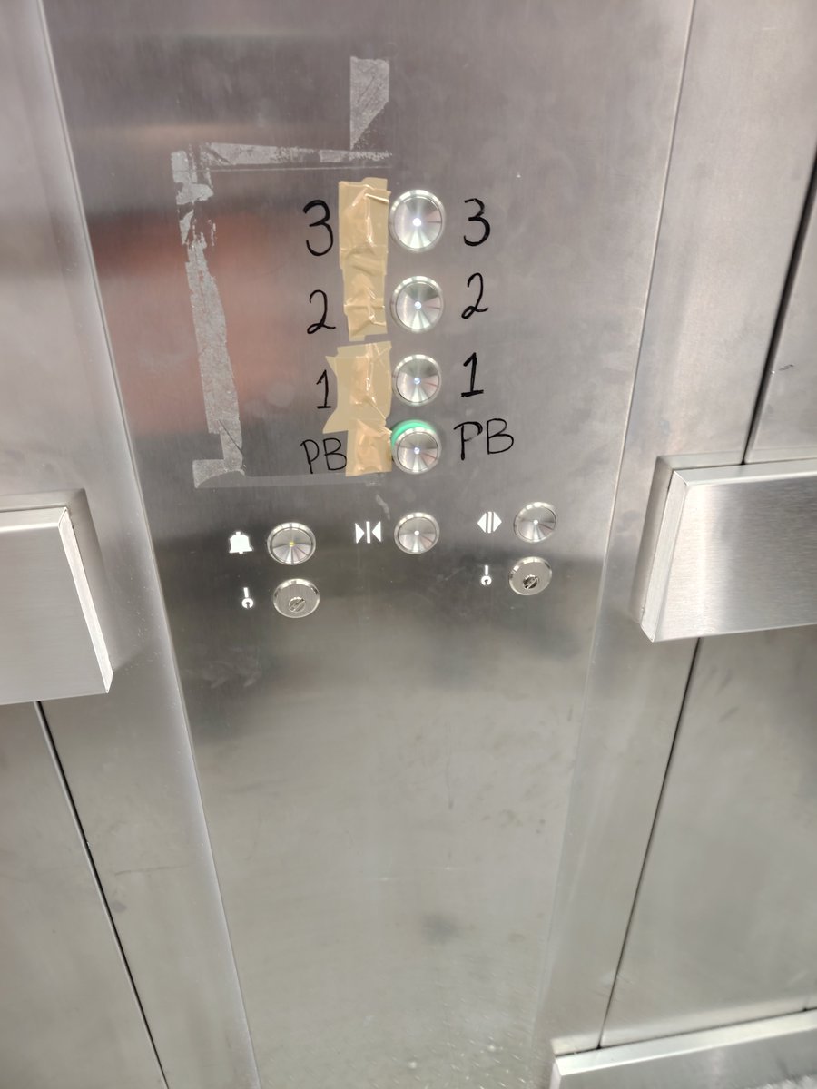 J02Burza's tweet photo. @Tu_IMSS @Claudiashein sensibilidad!!  hoy metí la 4ta queja en clínica 60 en @Gob_Tlalne  citan adulto mayor habilitaron consultorio plata baja y está cerrado,tratamos de subir a un elevador nuevo parchado,no funciona,así su servicio de sensibilidad y atención a pacientes. https://t.co/MXr9sAWeK2
