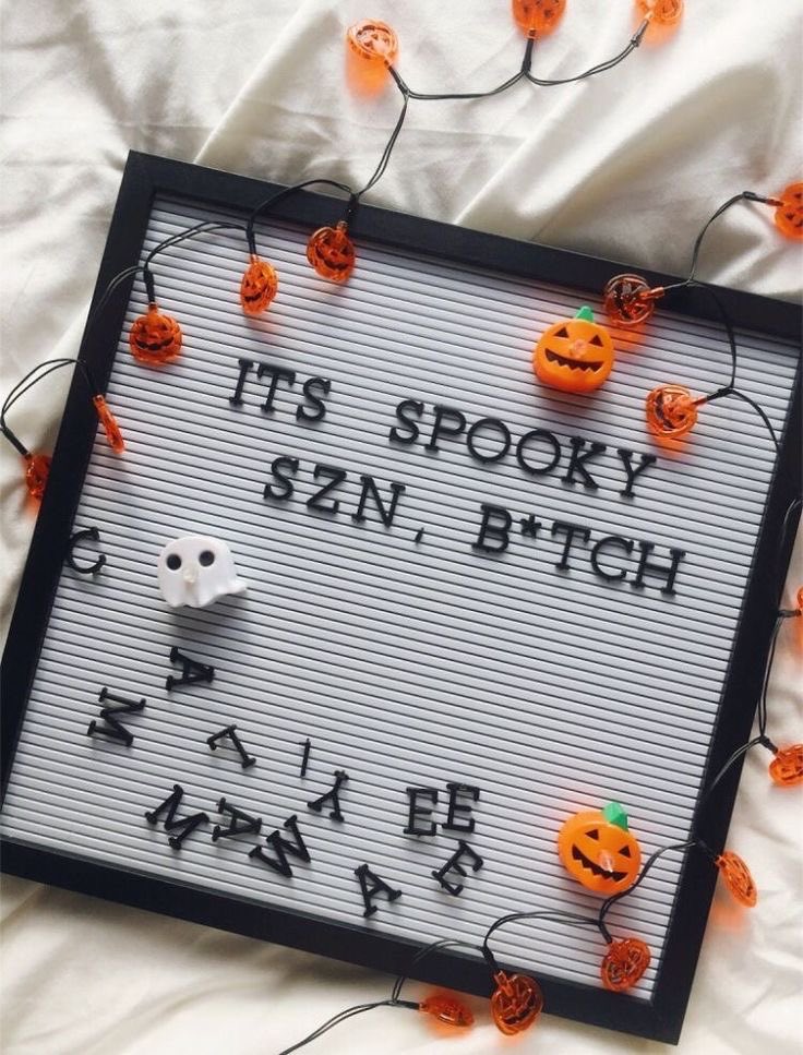 mylifewritten's tweet photo. I love October👻 🎃 https://t.co/cza6uDXMrJ