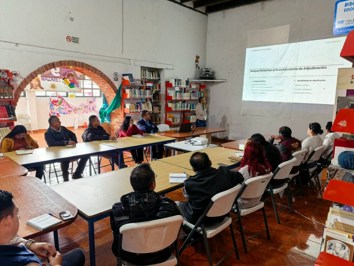 ContraloriaGEM's tweet photo. La Gobernadora @delfinagomeza impulsa que los municipios cuenten con herramientas para ejercer correctamente los recursos públicos.

Capacitamos a personas servidoras públicas de #Jocotitlán en políticas y procedimientos de contratación.

#ElPoderDeServir #ContraloríaEdoméx https://t.co/VXQwcUmx4s