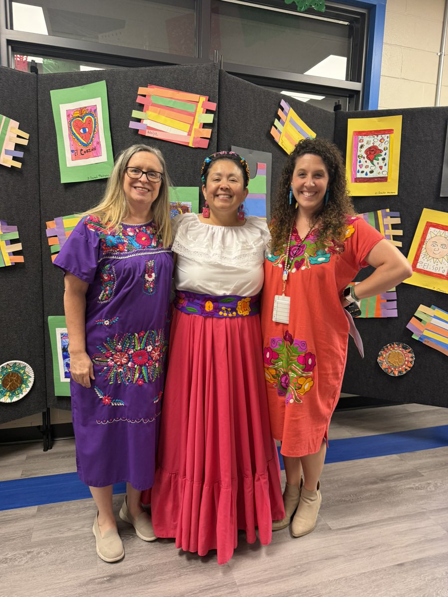 DoverDolphins's tweet photo. What an incredible Hispanic Heritage Night at Dover! Dover &amp; RHS students helped bring our school to life with beautiful cultural dress, dance, music, and amazing art! 
¡Juntos celebramos nuestra cultura, nuestra historia y nuestra comunidad! ❤️@CarissaCarey @RichardsonISD https://t.co/WkGqr4ed8z