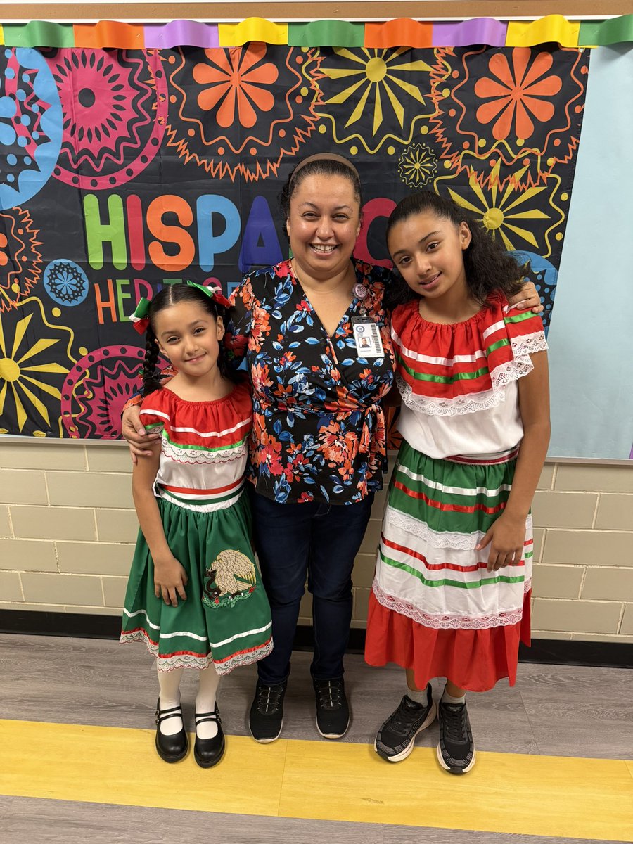 DoverDolphins's tweet photo. What an incredible Hispanic Heritage Night at Dover! Dover &amp; RHS students helped bring our school to life with beautiful cultural dress, dance, music, and amazing art! 
¡Juntos celebramos nuestra cultura, nuestra historia y nuestra comunidad! ❤️@CarissaCarey @RichardsonISD https://t.co/WkGqr4ed8z
