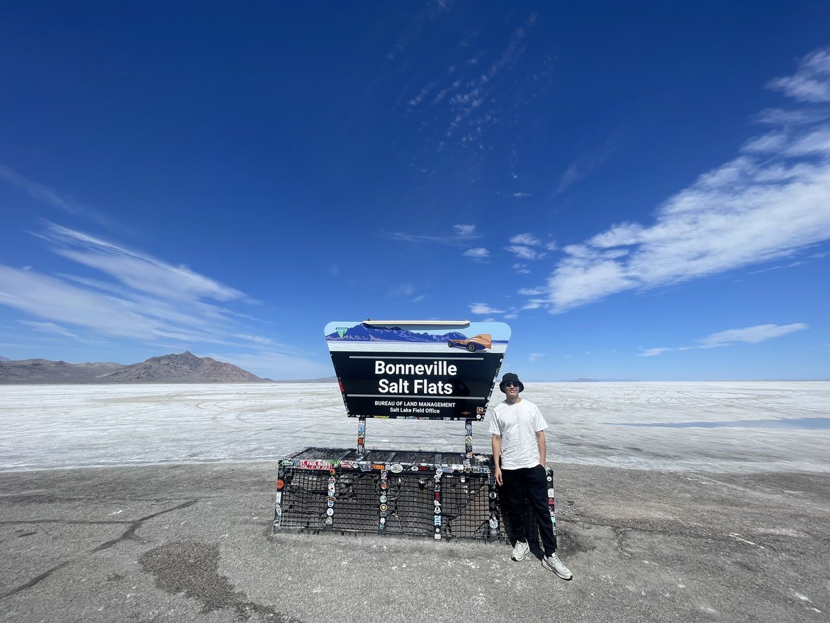 arayan_0215's tweet photo. おはようでござる🐵
Bonnville Salt Flats!
(ボンネビルソルトフラッツ)
ソルトレイクという名通り、塩湖が沢山ありました!
#海外撮影
#ソルトレイク
#アメリカ
#侍俳優
#昔は海だったみたいだよ https://t.co/XgJ9USkK4M