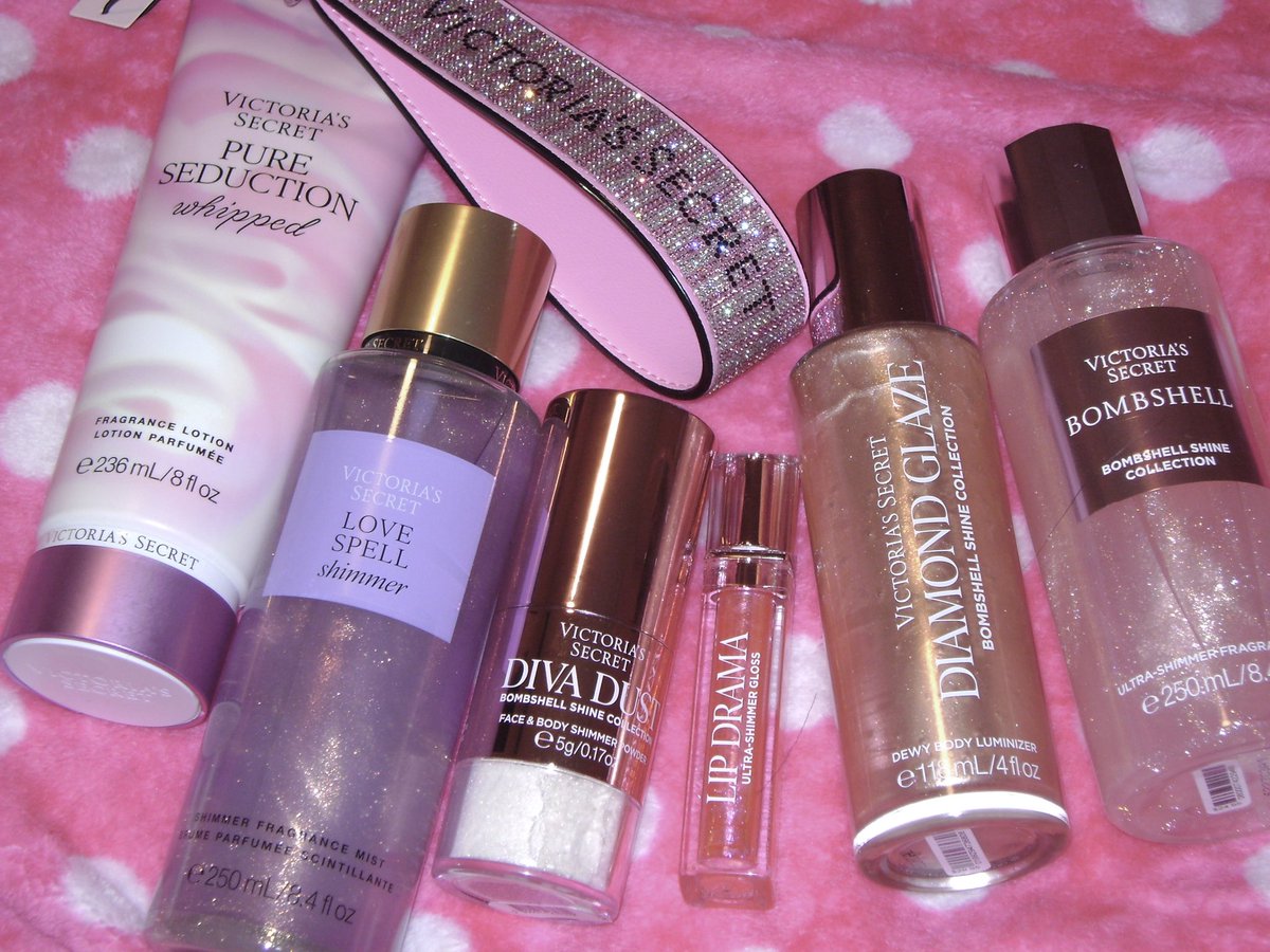 strawbunnybisou's tweet photo. so obsessed with the bombshell shimmer collection actually!! the diva dust is soo pretty and the new lip gloss is so glittery!!🌸 https://t.co/FfllBgWhzf