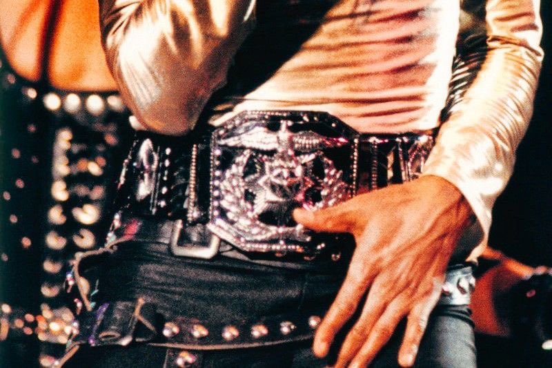 mjsbambi's tweet photo. i really like his belt. its a nice belt. https://t.co/LZGhXtNXe8