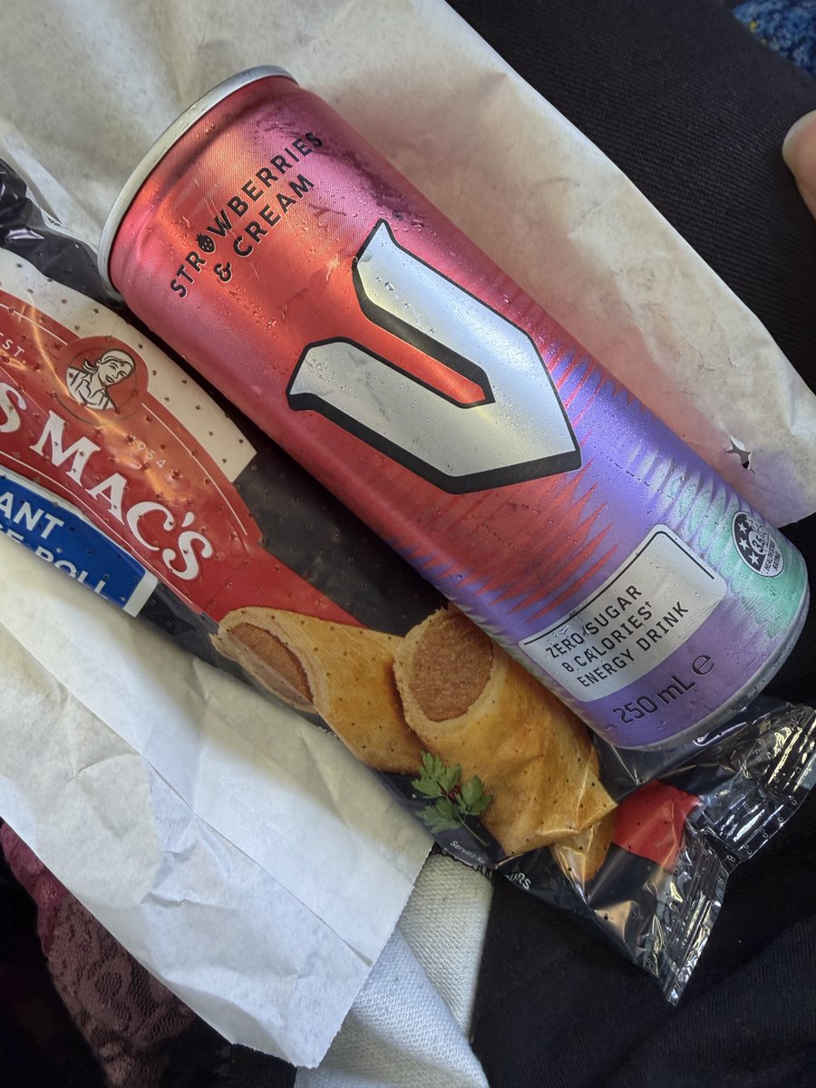 veebunz's tweet photo. breakfast of champions https://t.co/bIsdmSVGps