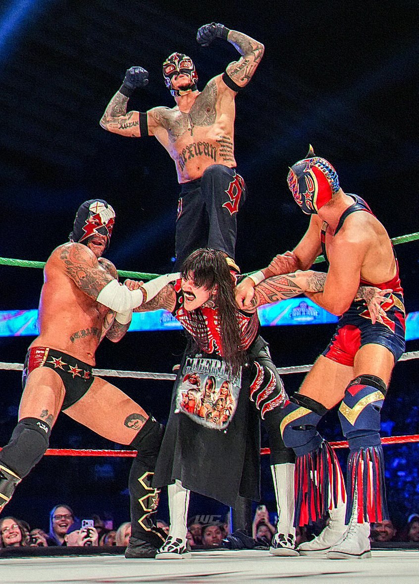 WrestleCourt's tweet photo. This needs to be framed buddy. 

#WorldsCollide https://t.co/bBOC3dXJEQ