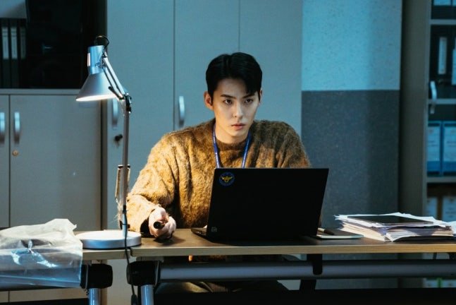 AboutYou_Swan's tweet photo. Nam Hae-jun plays Kim Seok-jin who turns out to have harbored unrequited feelings for Kang Jae-hee (Seol In-ah) for a long time. 🫣
​I'm so curious to see what happens to Yoon Yi-joon (Yim Siwan) and Jae-hee's dynamic once Seok-jin actually makes his move and confesses! 🤣 https://t.co/zlP6VPrPn5