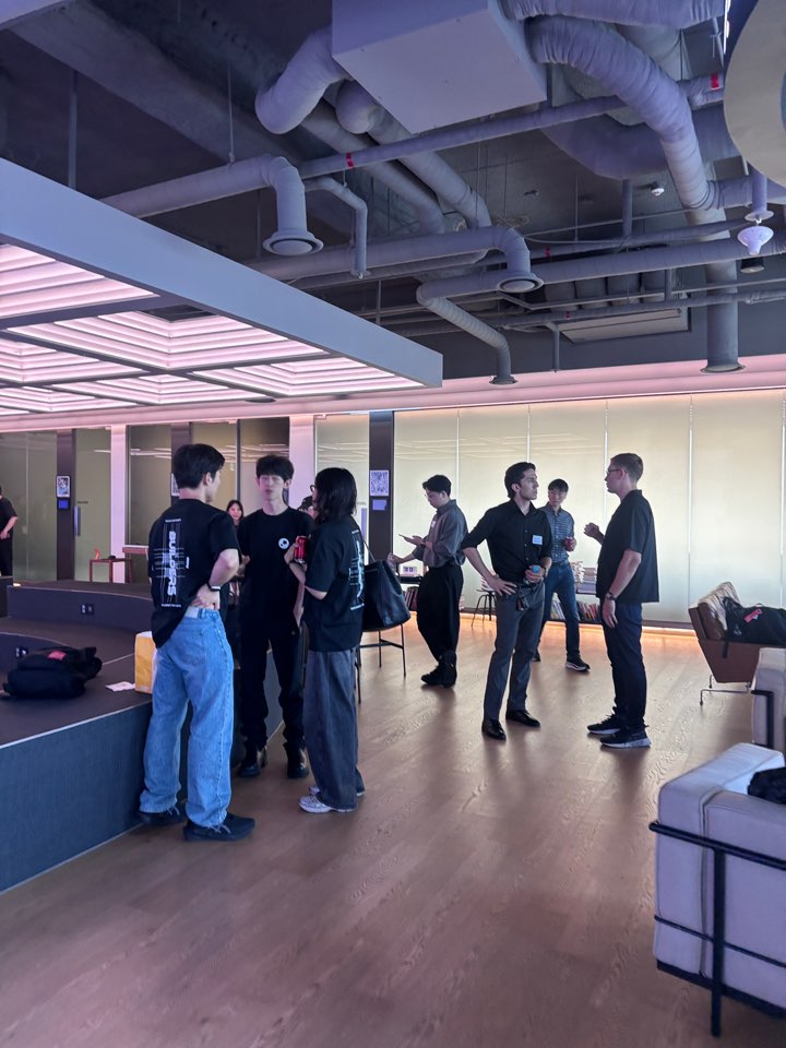 EthStorage's tweet photo. EthStorage at Next Builders: Building in the Age of AI 🇰🇷
Interesting conversations on the intersection of AI and Web3—and the infrastructure needed to keep the next generation of applications open and decentralized.