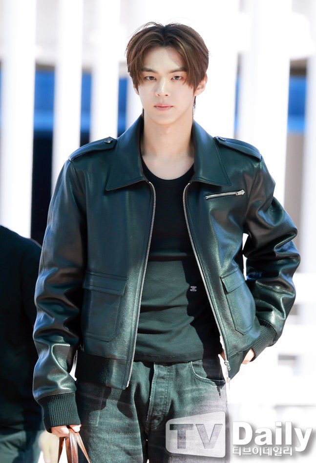 R0Blov5's tweet photo. ㅁㅊ 도훈이 오늘 개잘생김 https://t.co/Z1T1isKErl