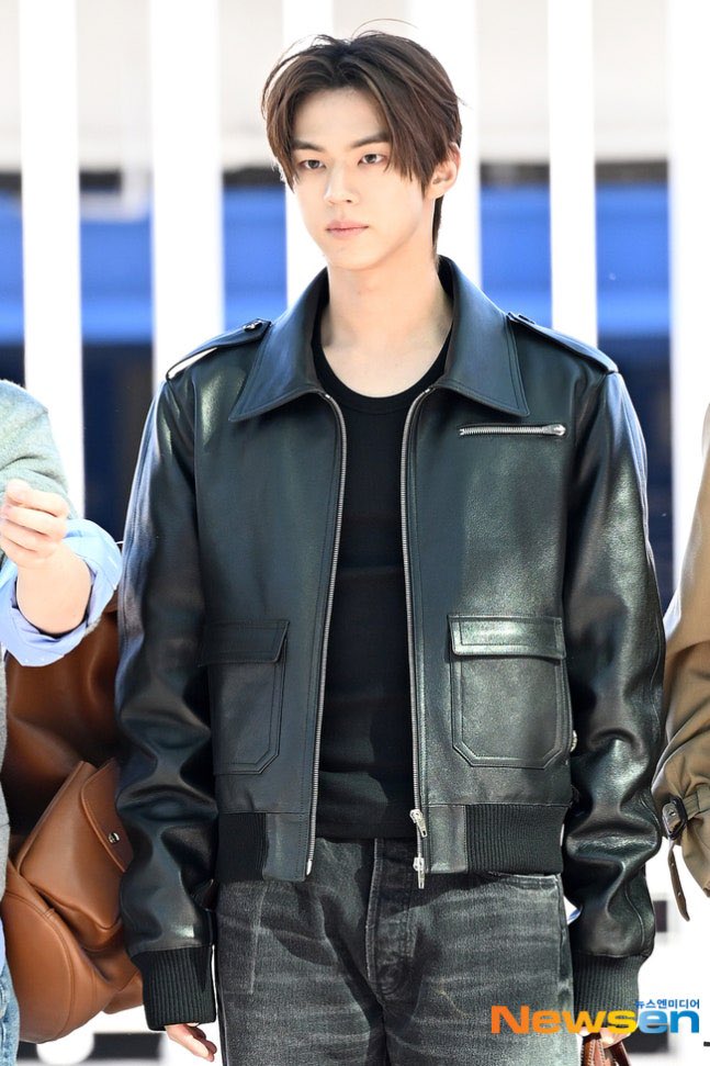 R0Blov5's tweet photo. ㅁㅊ 도훈이 오늘 개잘생김 https://t.co/Z1T1isKErl