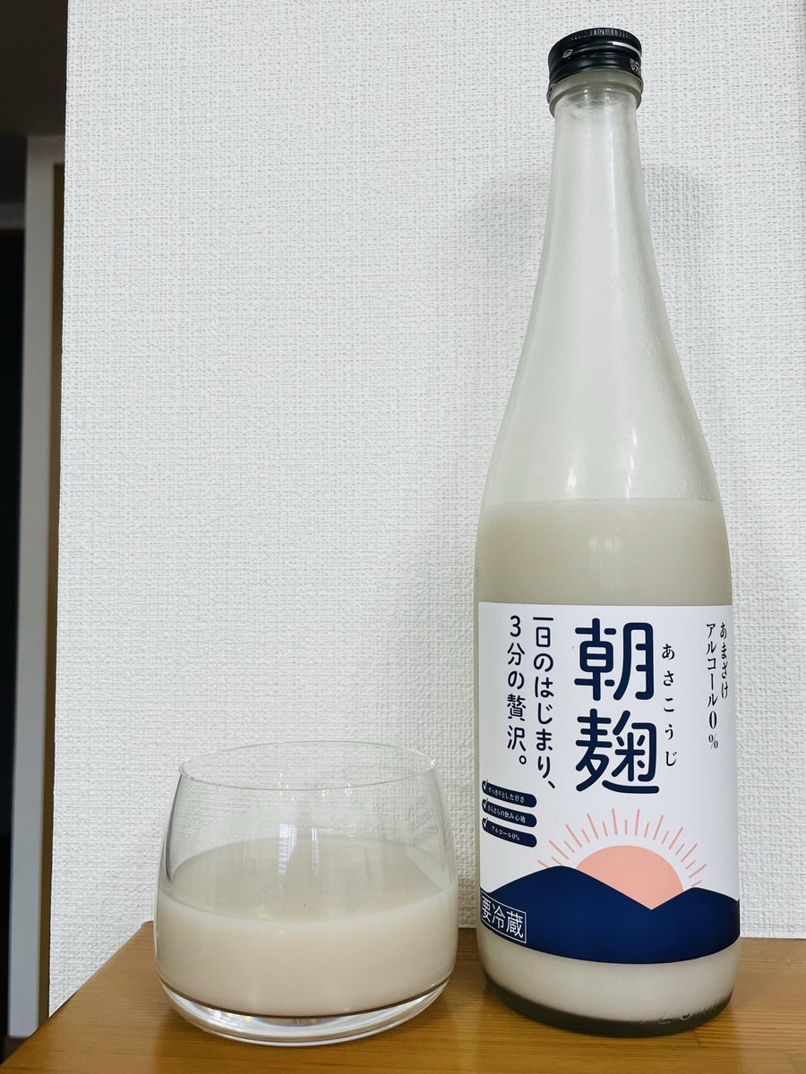 scemizuno's tweet photo. 吉乃川の甘酒「朝麹」です。昨日新潟駅のお店で購入しました。麹の甘みがガツンと来るんですけど飲み口はスッキリ。濾してあるのかなあ。すごーくおいしい。 https://t.co/CN8jZX6nDJ