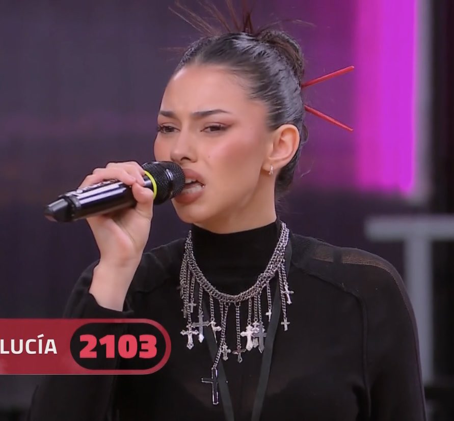 ttallnsweet's tweet photo. increíble cómo a estas dos se equivocan siempre y no le pegan una nota y las siguen dejando KJJ programa en decadencia
#popstars https://t.co/F0GxgCGsXL