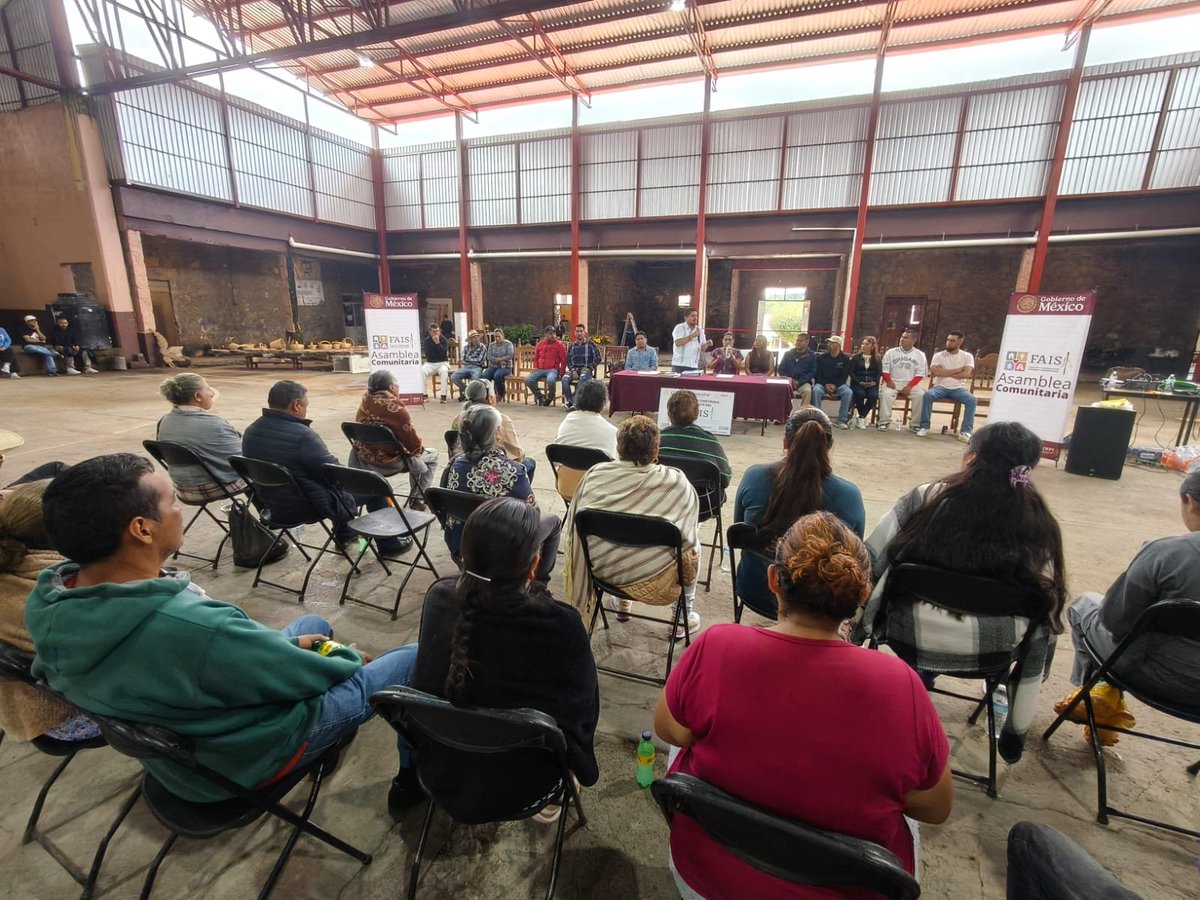 RobertoPantojaA's tweet photo. ¡La honestidad da resultados! 💲👷♀️Los recursos del #FAIS llegan a las comunidades indígenas de #Michoacán para resolver las necesidades de sus habitantes. Este jueves, regresamos a Corupo en #Uruapan donde se levantó el techado de la Casa de la Cultura. https://t.co/ycZZH4pJ0q