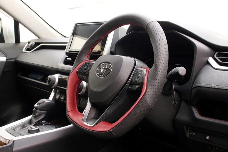 kenstyle_jp's tweet photo. #KENSTYLE #ケンスタイル #ステアリング #ハンドル #TOYOTA #トヨタ #販売数量限定特価 #純正エアバック対応ステアリング
#RAV4 #RAV4ハイブリッド #50系 #クラウン #ARS220 #カムリ #70系 #カローラ #210系 #カローラツーリング #カローラスポーツ
先着2名様の早い者勝ち
https://t.co/M5ke5FOuXa https://t.co/iF3PqFiKaB