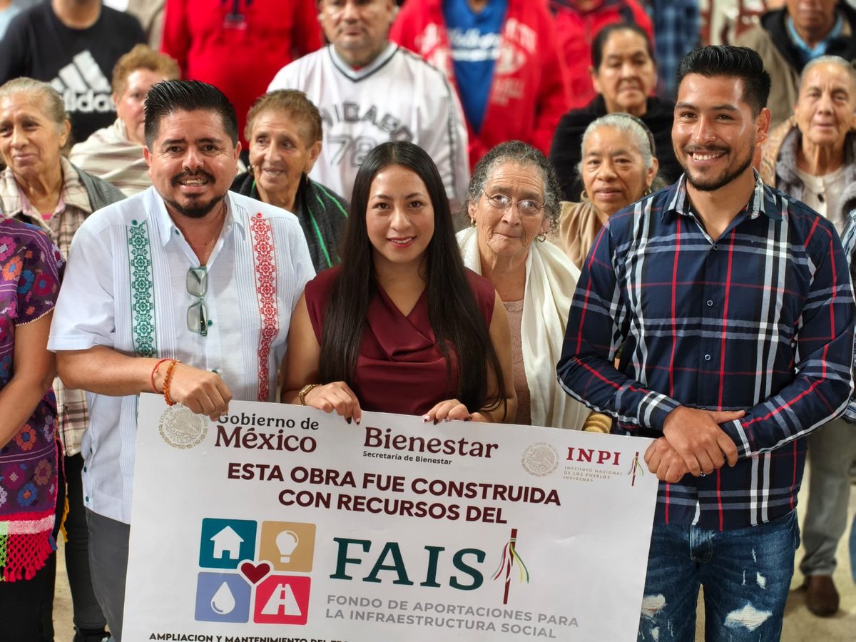 RobertoPantojaA's tweet photo. ¡La honestidad da resultados! 💲👷♀️Los recursos del #FAIS llegan a las comunidades indígenas de #Michoacán para resolver las necesidades de sus habitantes. Este jueves, regresamos a Corupo en #Uruapan donde se levantó el techado de la Casa de la Cultura. https://t.co/ycZZH4pJ0q