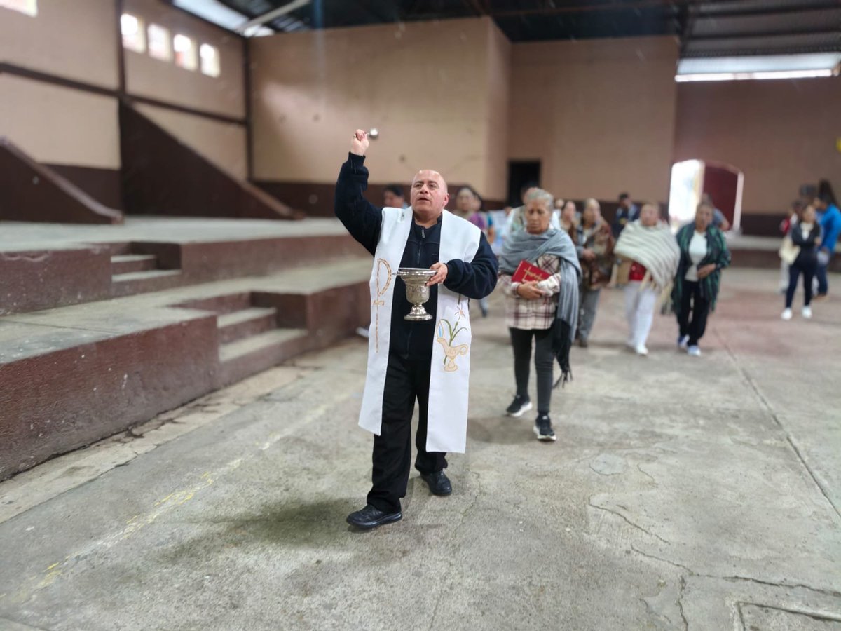 RobertoPantojaA's tweet photo. ¡La honestidad da resultados! 💲👷♀️Los recursos del #FAIS llegan a las comunidades indígenas de #Michoacán para resolver las necesidades de sus habitantes. Este jueves, regresamos a Corupo en #Uruapan donde se levantó el techado de la Casa de la Cultura. https://t.co/ycZZH4pJ0q