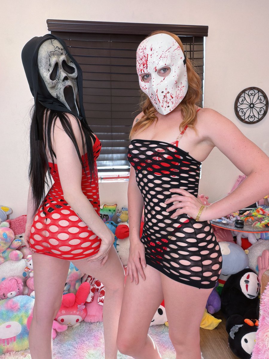 SamReignsxo's tweet photo. Spooky time👻🖤 @ivy_delicate https://t.co/hNedkqDo97