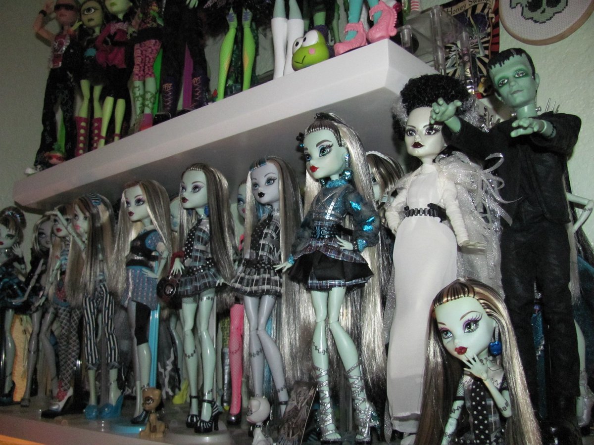 saralikesdolls's tweet photo. happy monster high month 🧟👻 https://t.co/66jHxM5hiz