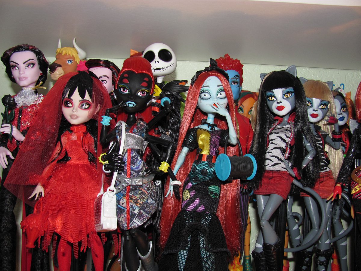 saralikesdolls's tweet photo. happy monster high month 🧟👻 https://t.co/66jHxM5hiz
