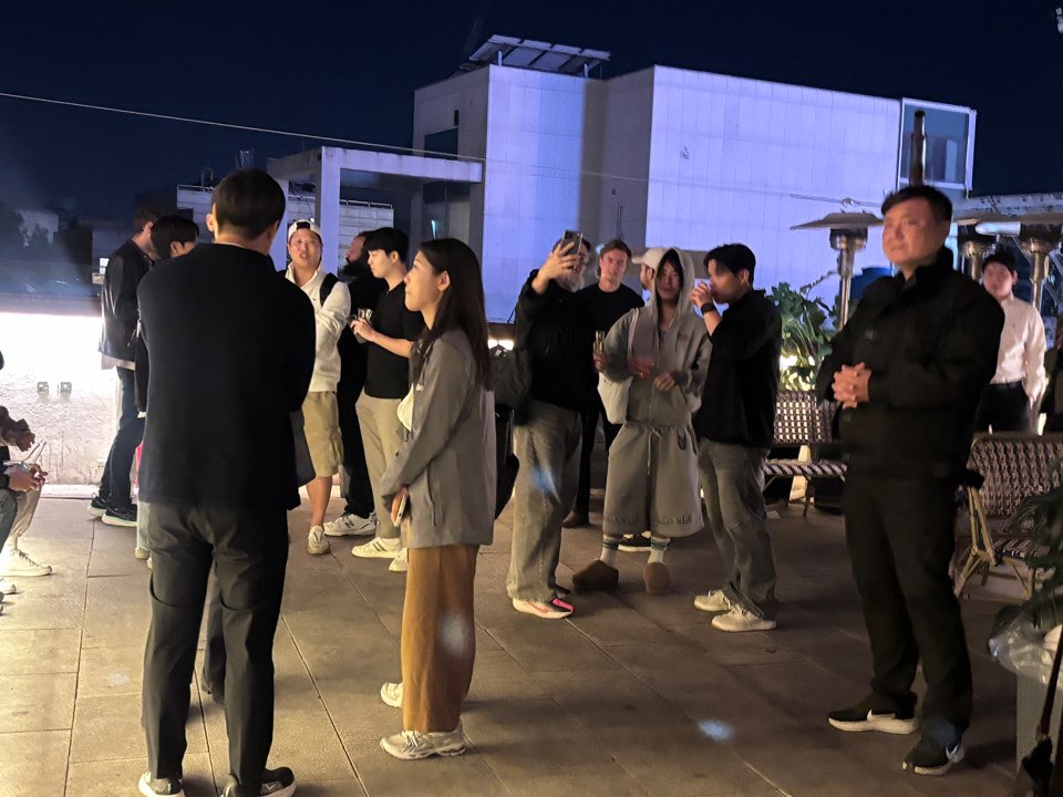 EthStorage's tweet photo. Closing out KBW at Creators Night 🇰🇷
A great evening exchanging ideas around how open, decentralized infrastructure can enable new ways to create, publish, and build onchain. https://t.co/1UMgGYu1uE