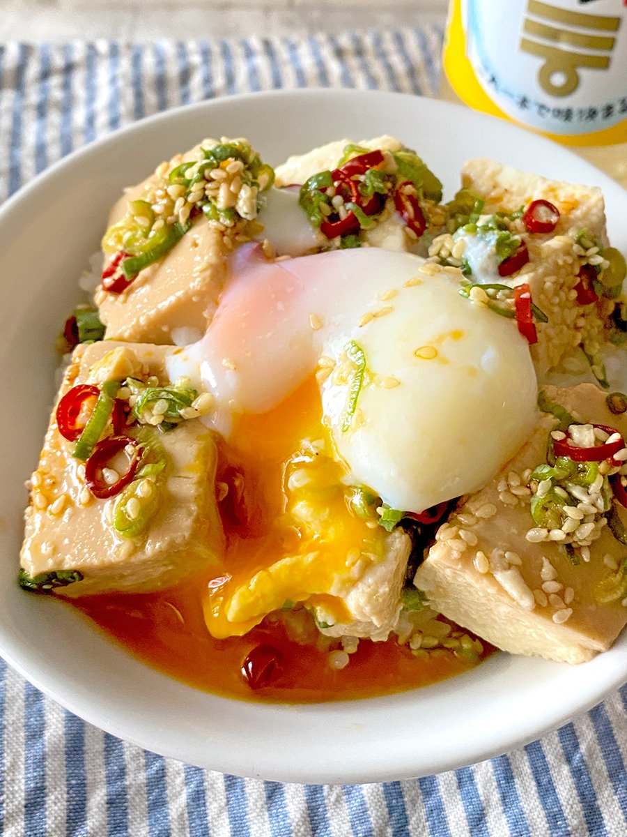 kantansu_recipe's tweet photo. 【ギルティ豆腐】
カンタン酢で作った特製タレに豆腐を漬けて一晩……「麻辣やっこ」が爆誕しました。白米に乗せたらもう止まりません。軽い気持ちで作らないでください。
#豆腐の日 https://t.co/UE92Ahp7CH