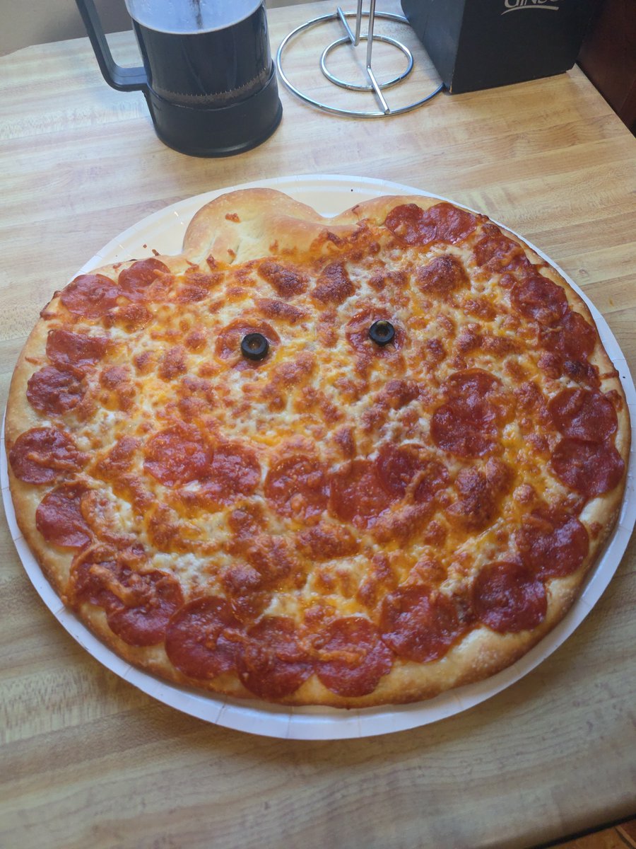 ImjustbetterLL's tweet photo. PUMP KIN pizza https://t.co/oz6FSyNT0Z