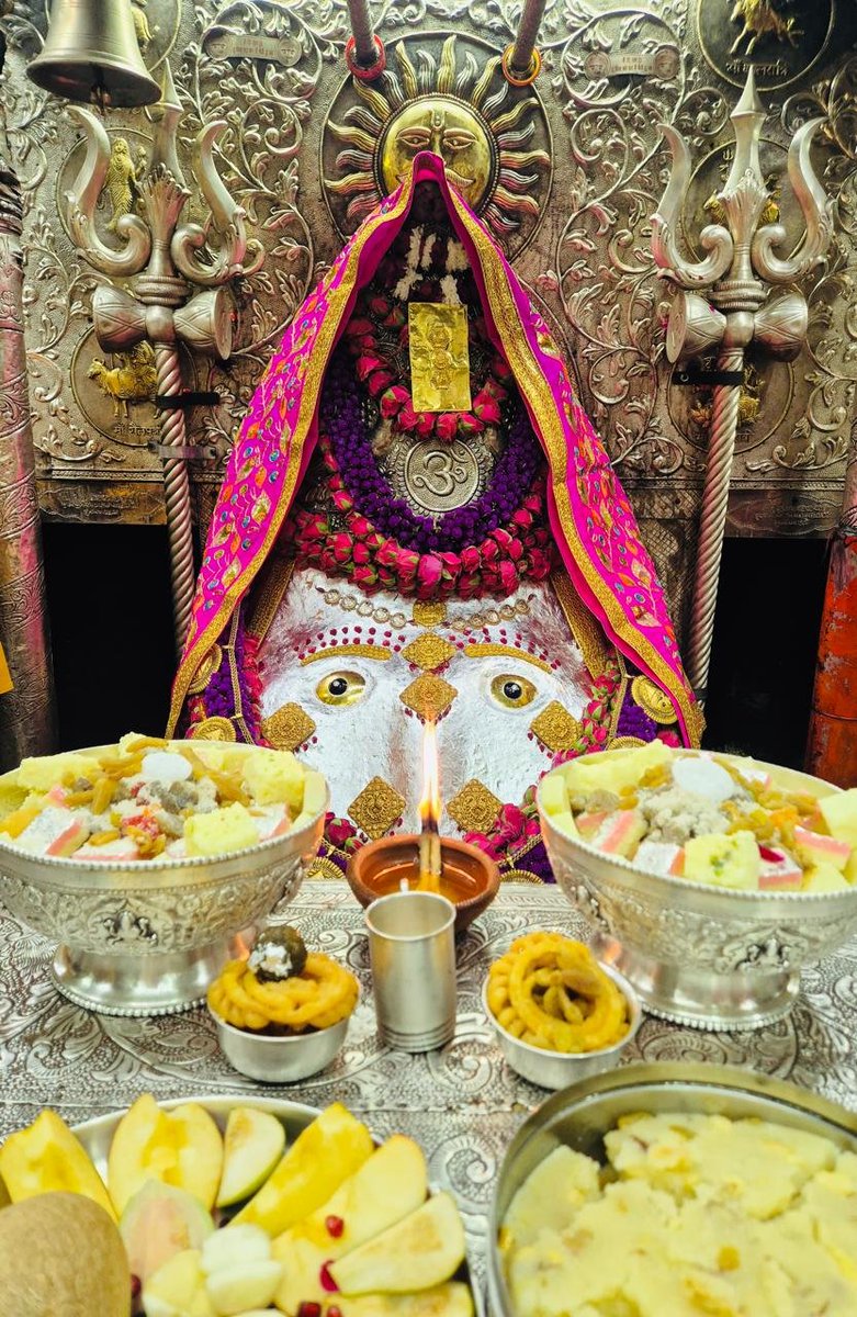 skmpsc's tweet photo. #Jai_Maa_ShriKalkaJi 🙏🏻🌸 #Temple #GoodMorning Daily Aarti 🙏🌹जय माँ श्री_कालका_जी🌹की मंदिर सुप्रभात आरती दर्शन २०८३_विक्रम_सम्वत् #आश्विन #कृष्णपक्ष #षष्ठी #02Oct2026 #शुक्रवार #Friday #shrikalkajimandir.org https://t.co/DHyYFDraYu https://t.co/xljcCDB3kx