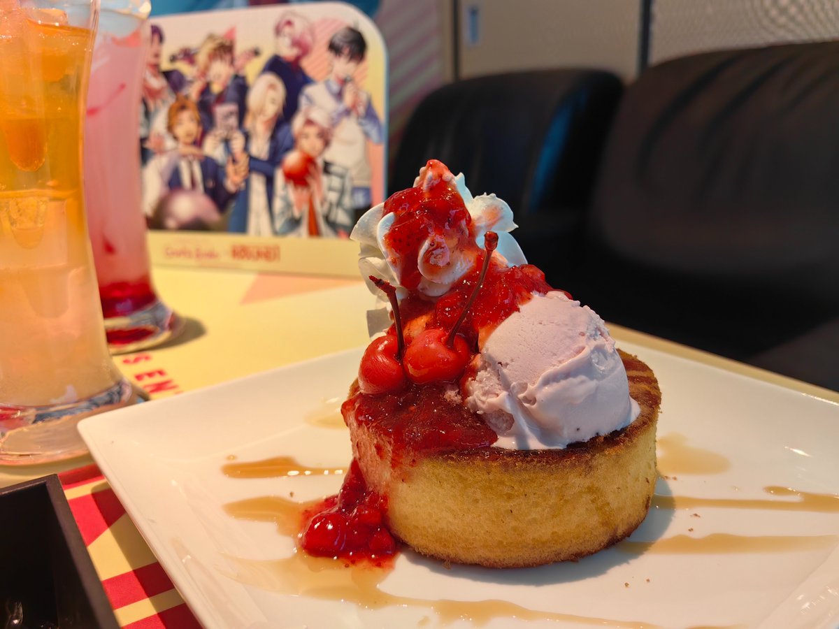 Apiapi_mix's tweet photo. 年初、東京旅行でROUND1×GSコラボに行ったときの写真🍰
スイーツ美味しくて楽しかったけど、友達が一緒だったらなおよかったな、、 https://t.co/hg757wT39r