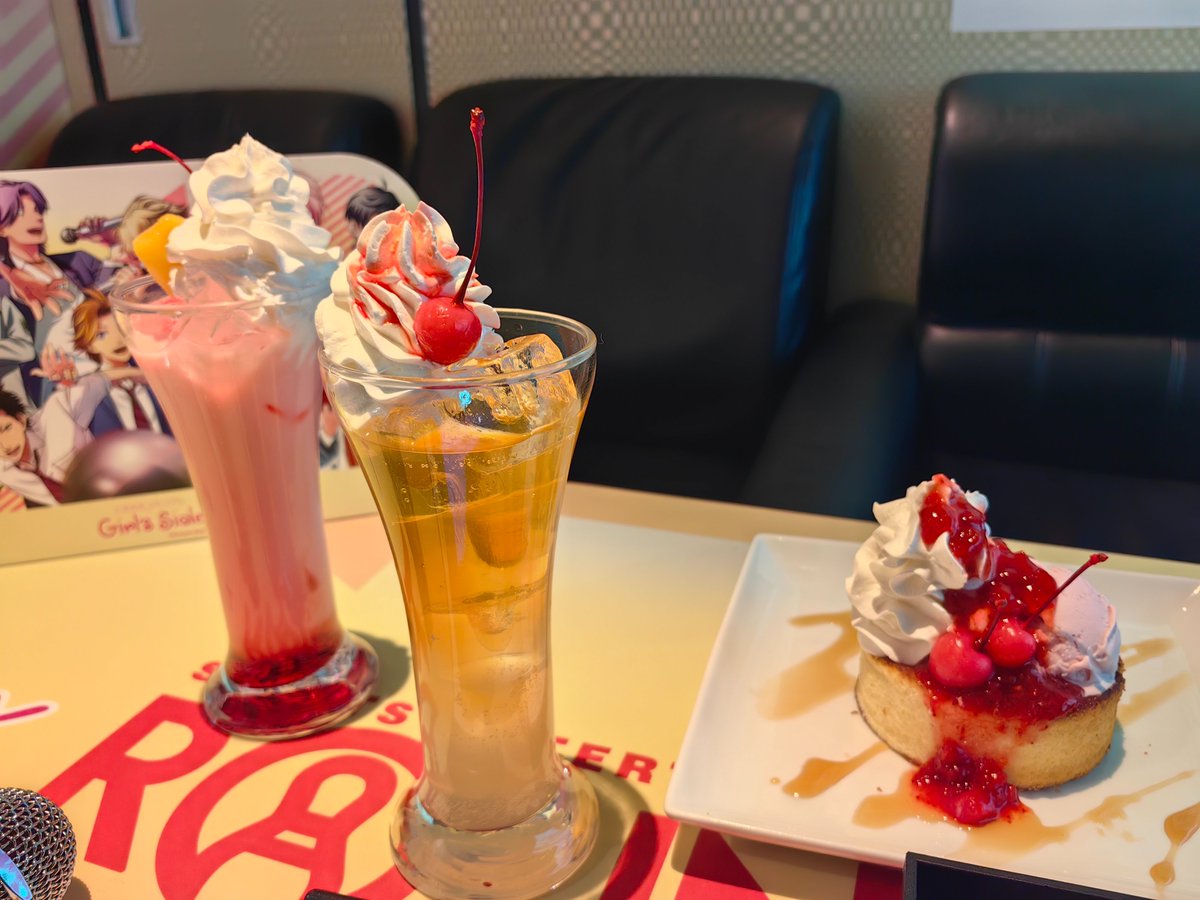 Apiapi_mix's tweet photo. 年初、東京旅行でROUND1×GSコラボに行ったときの写真🍰
スイーツ美味しくて楽しかったけど、友達が一緒だったらなおよかったな、、 https://t.co/hg757wT39r