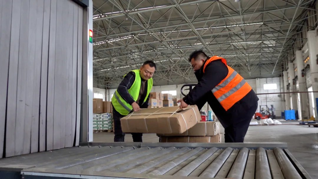 syYdB4kxZJS1Rta's tweet photo. This warehouse’s transparent operation boosts delivery efficiency—our new partner is a top-tier service provider! https://t.co/TTC5RZHvE9