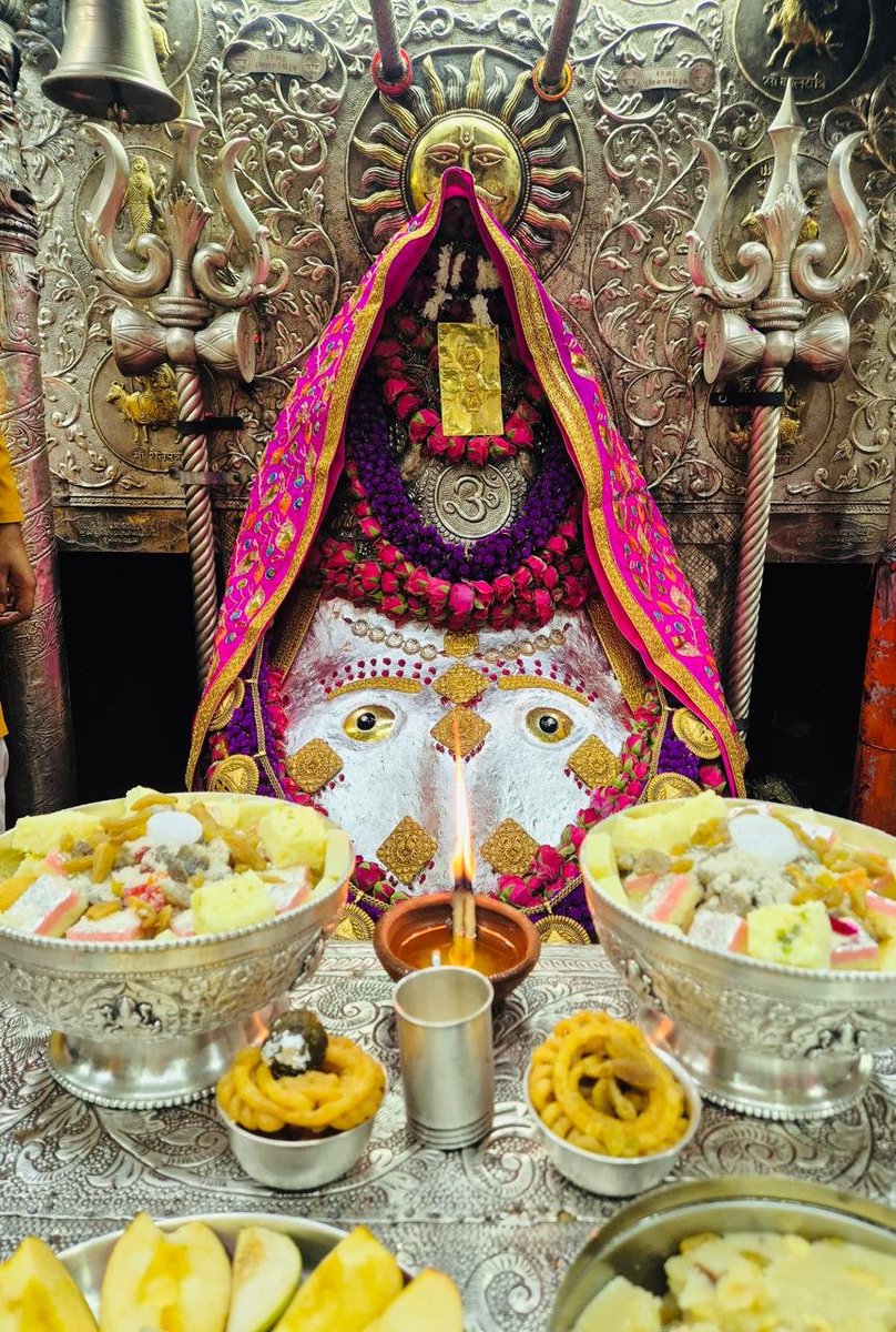 shrikalkamaa's tweet photo. #Jai_Maa_ShriKalkaJi 🙏🏻🌸 #Temple #GoodMorning Daily Aarti 🙏🌹जय माँ श्री_कालका_जी🌹की मंदिर सुप्रभात आरती दर्शन २०८३_विक्रम_सम्वत् #आश्विन #कृष्णपक्ष #षष्ठी #02Oct2026 #शुक्रवार #Friday #shrikalkajimandir.org https://t.co/DiaEeRJPOB https://t.co/F9lW4oMUpy