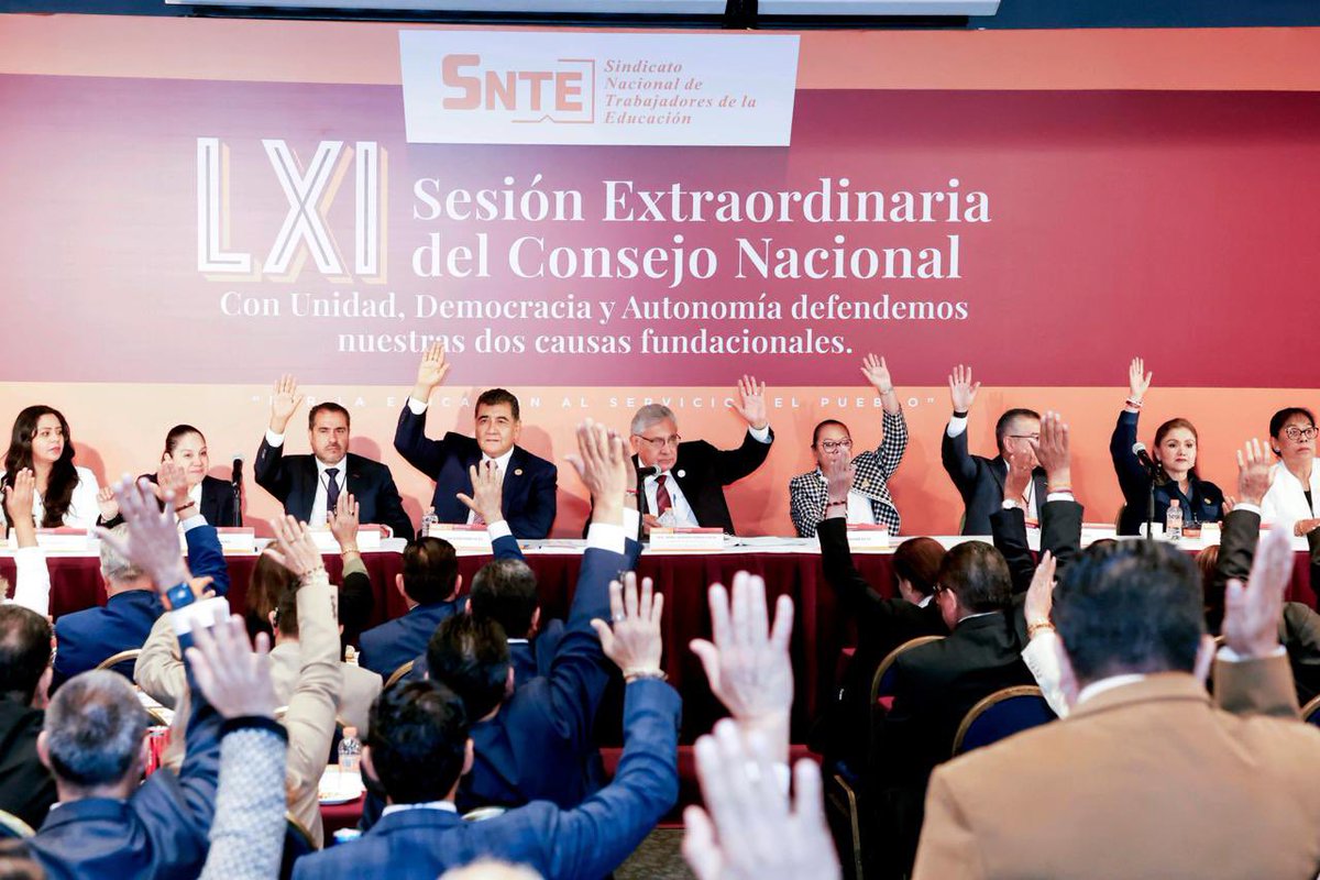 SnteNacional's tweet photo. Durante la LXI Sesión Extraordinaria del Consejo Nacional del SNTE, el Srio. Gral., Mtro. @AlfonsoCepedaMx, convocó a fortalecer la unidad y la autonomía sindical para defender los derechos de los trabajadores de la educación y rendir buenas cuentas y resultados a los agremiados. https://t.co/6J46QBCD86