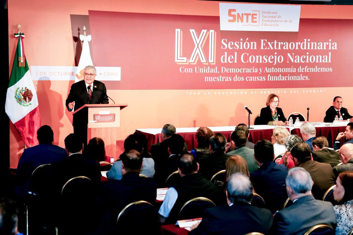 SnteNacional's tweet photo. Durante la LXI Sesión Extraordinaria del Consejo Nacional del SNTE, el Srio. Gral., Mtro. @AlfonsoCepedaMx, convocó a fortalecer la unidad y la autonomía sindical para defender los derechos de los trabajadores de la educación y rendir buenas cuentas y resultados a los agremiados. https://t.co/6J46QBCD86