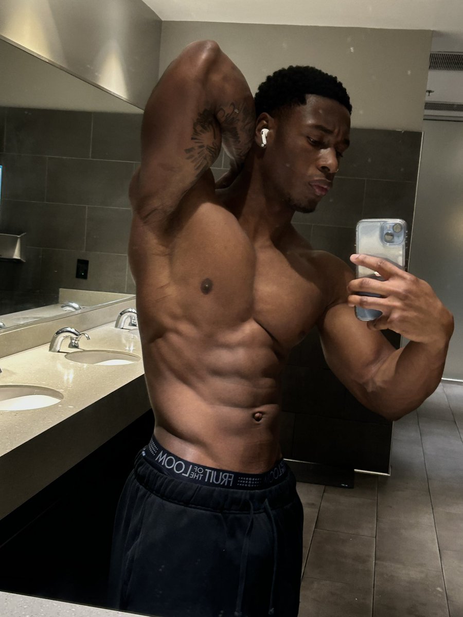 jaydadon43's tweet photo. #az #fitness #betterthanyou https://t.co/SSFCjAtzyH