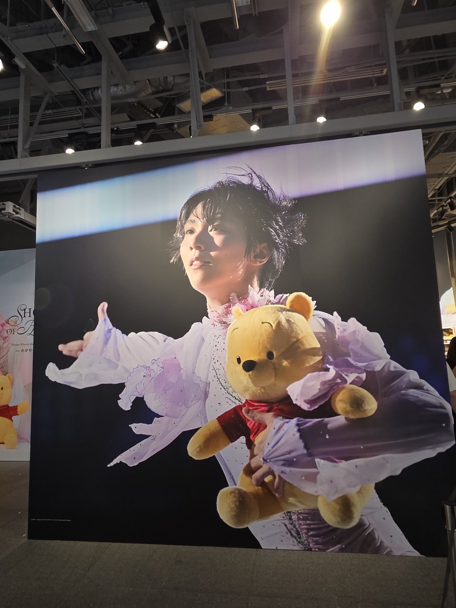 sendaizaka2018's tweet photo. #シャワハー #シブツタ②
展示エリアの様子
お衣装と流れている2つの映像（藤井さんインタビュー5分と外と同じ映像）は撮影禁止です✨
#羽生結弦 https://t.co/58YnsyEHyx