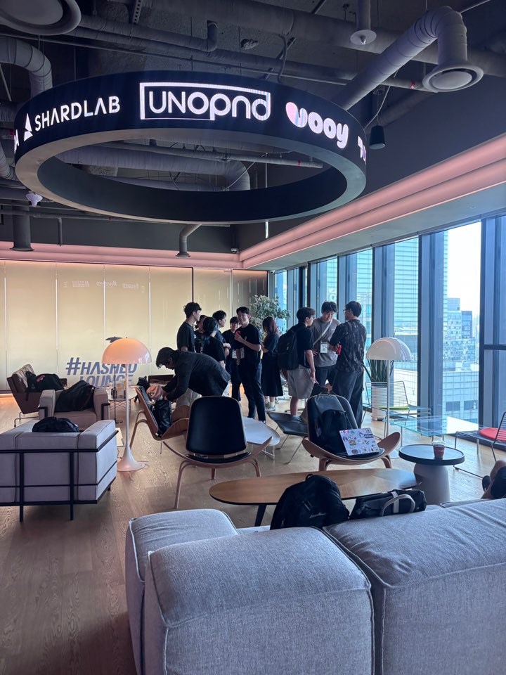 Quark_Chain's tweet photo. What does building look like in the age of AI?
We joined Next Builders in Seoul to hear how teams are approaching the intersection of AI and Web3, and where new opportunities are beginning to emerge.