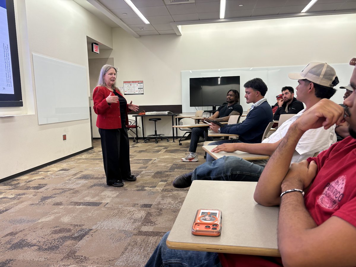 CSusanHowes's tweet photo. Tonight, I had the pleasure of speaking with students from  SPE, AADE,, &amp; IADC at TTU.
I shared experiences &amp; lessons from a career that has taken me around the world, including my time with Anadarko, Chevron, &amp; SCA &amp; my involvement in volunteer leadership roles with SPE. https://t.co/NUnwCfj8Rr